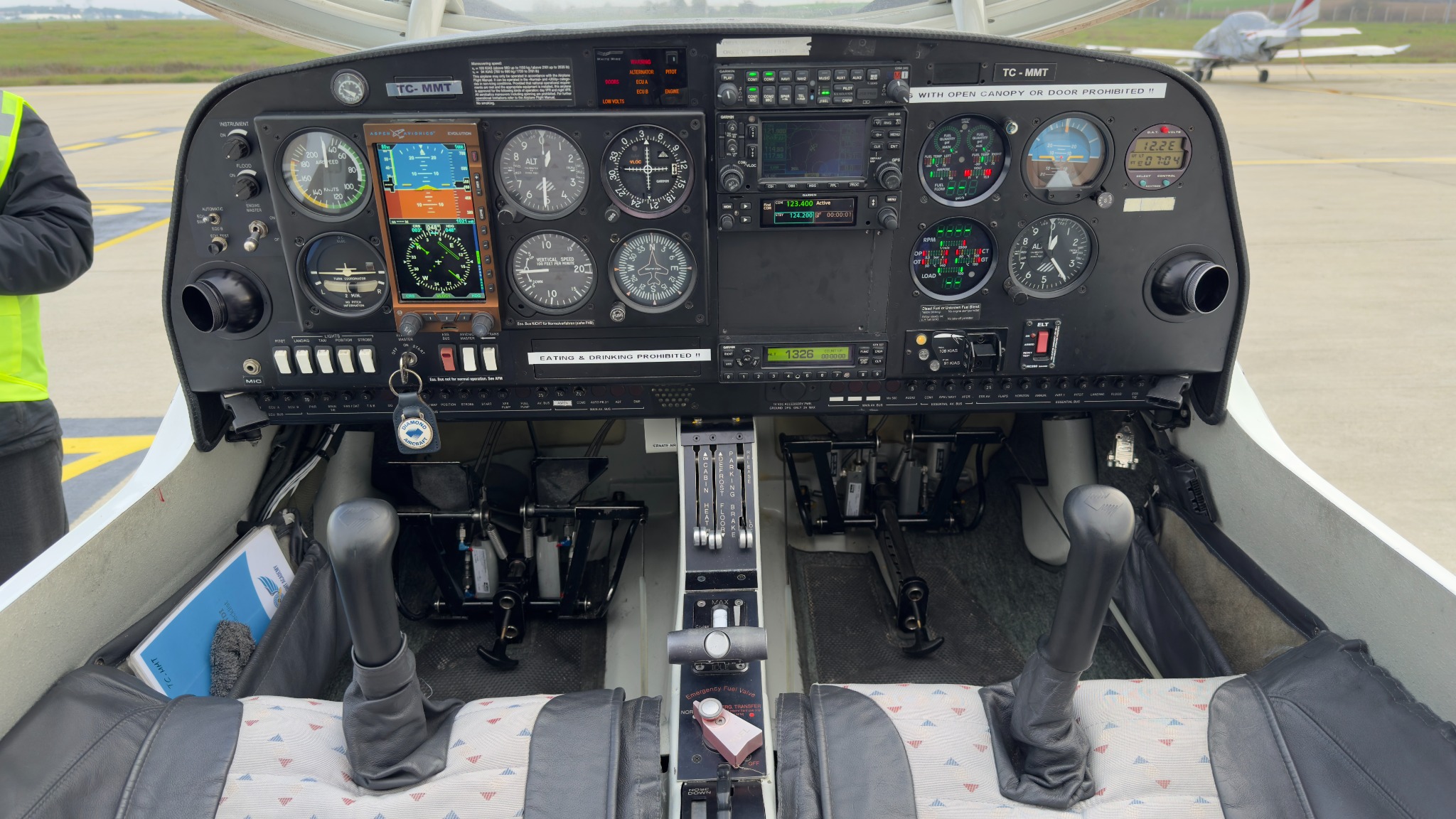 Analog cockpit